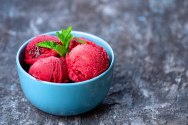 Sorbet malinowy ze świeżą miętą