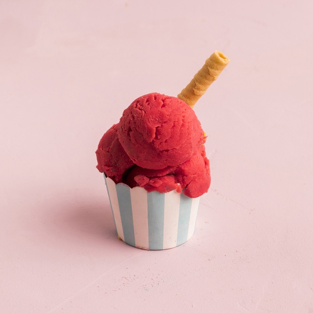Domowe lody sorbet truskawkowy