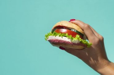 Burger z serem Halloumi – grillowany